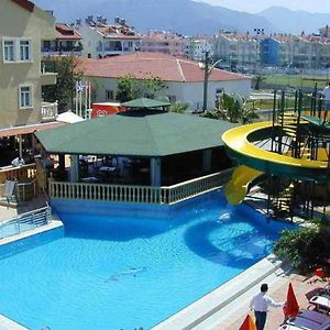 Maxwell Holiday Club